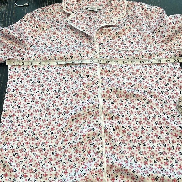 Vera Bradley
Floral Long Sleeve Button Front Pajama Set M - Picture 13 of 15